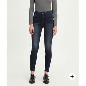 Levi’s Milehigh Super Skinny
